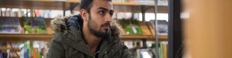 Rapport – L&rsquo;Administration numérique pour les étrangers en France : une dématérialisation à l’origine d’atteintes massives aux droits des usagers